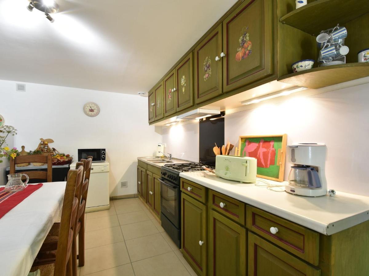 Superb Holiday Home With Private Garden Yvias Luaran gambar