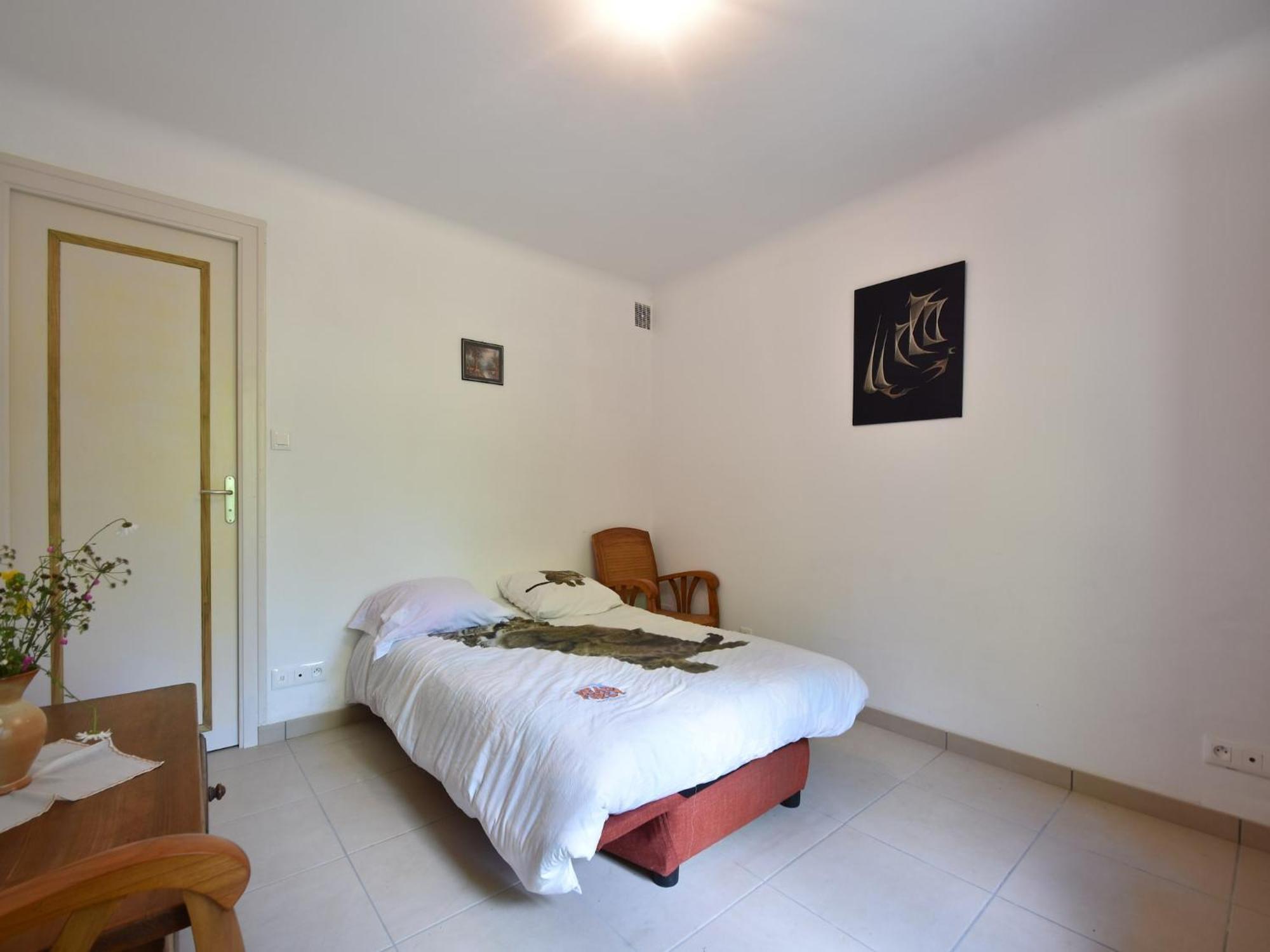 Superb Holiday Home With Private Garden Yvias Luaran gambar