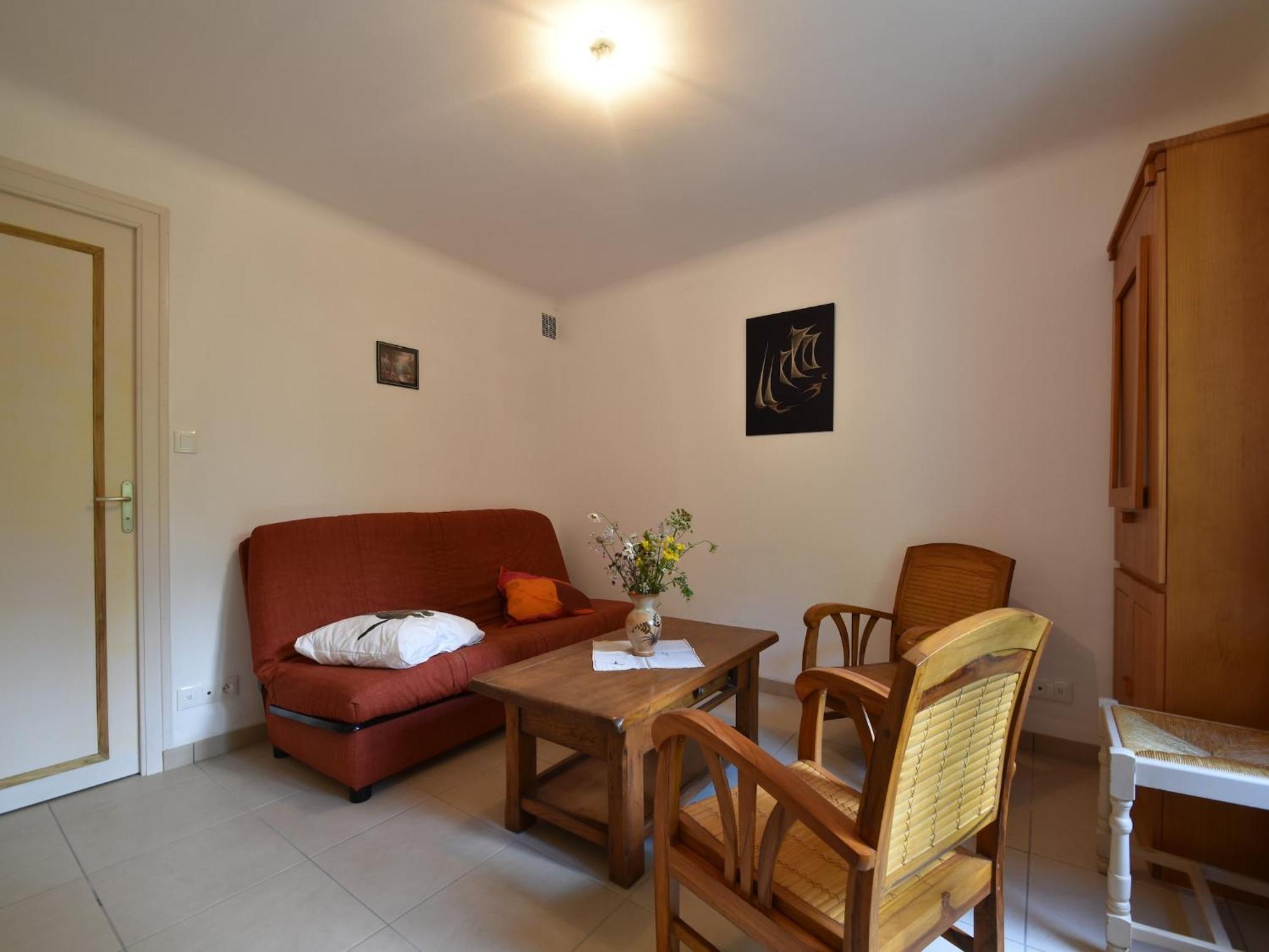 Superb Holiday Home With Private Garden Yvias Luaran gambar