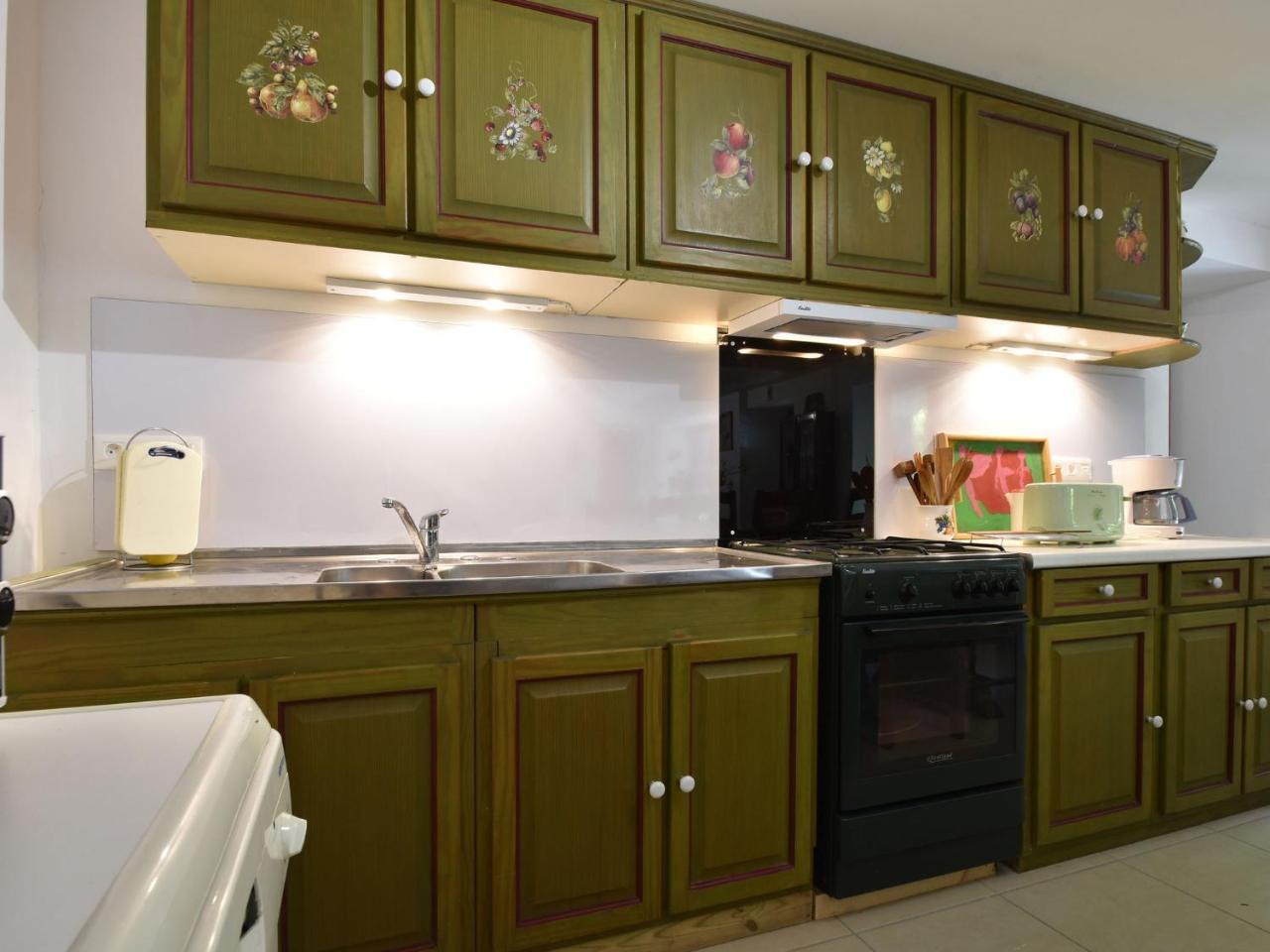 Superb Holiday Home With Private Garden Yvias Luaran gambar